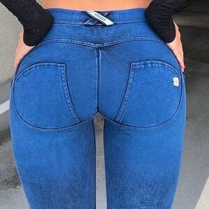 New Dark blue white stitch full length Freddy Jeans mid rise skinny medium.